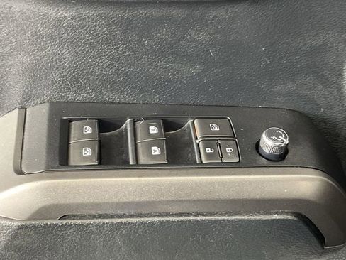 Used 2016 Toyota Tacoma TRD Sport image 28