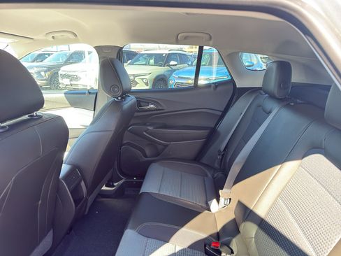 Used 2026 Chevrolet Trax LT w/ LT Convenience Package FWD image 32