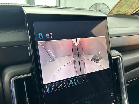 Used 2025 GMC Yukon Denali AWD/4WD image 31