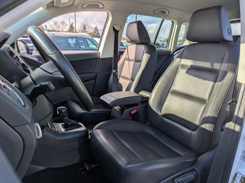 Used 2017 Volkswagen Tiguan S image 25
