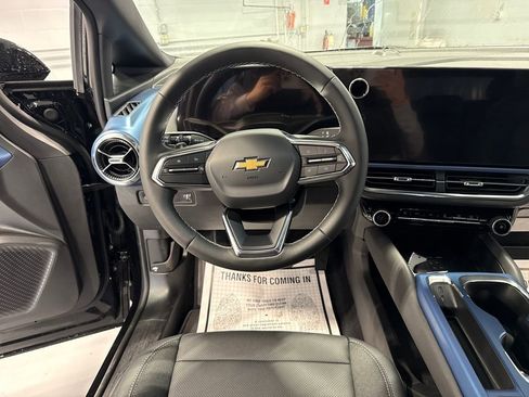 New 2026 Chevrolet Equinox EV LT AWD/4WD image 6