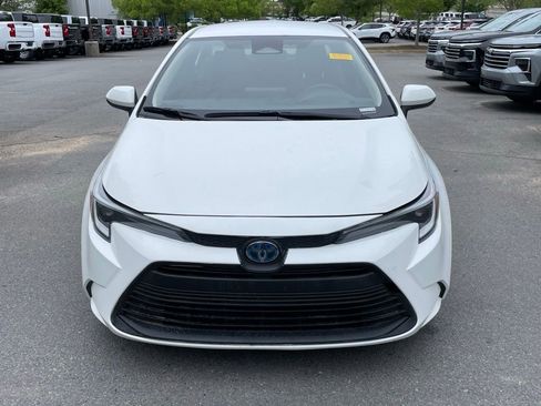 Used 2025 Toyota Corolla LE FWD image 2