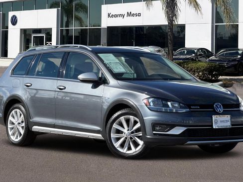 Used 2019 Volkswagen Golf Alltrack S image 2