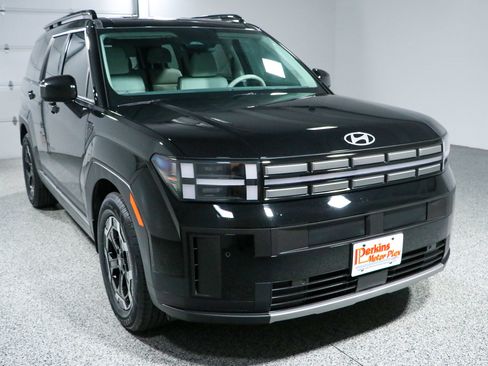 Used 2025 Hyundai Santa Fe SEL FWD image 5