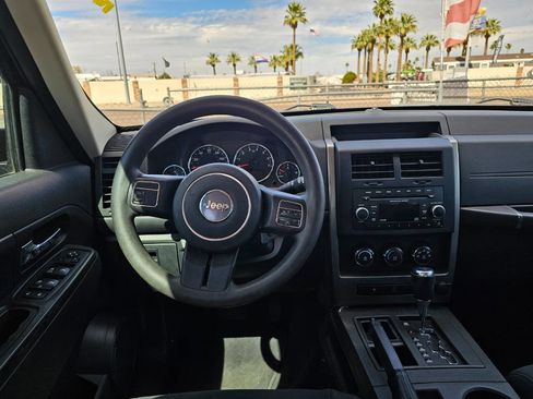 Used 2012 Jeep Liberty Sport RWD image 8
