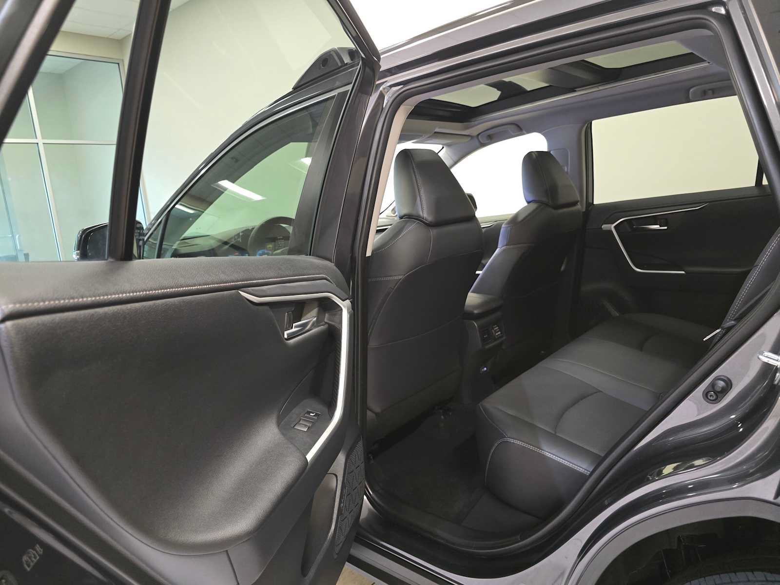 Certified 2025 Toyota RAV4 Limited w/ Advanced Technology Package AWD/4WD image 26