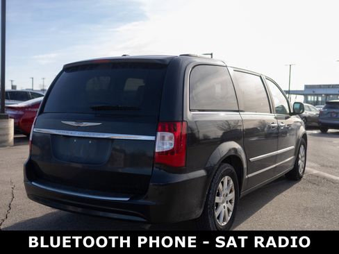 Used 2015 Chrysler Town & Country Touring w/ Driver Convenience Group image 3