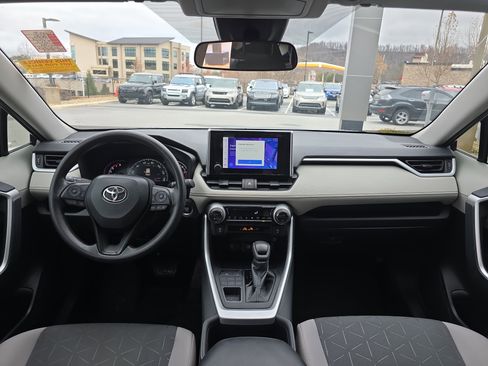Used 2024 Toyota RAV4 XLE image 18