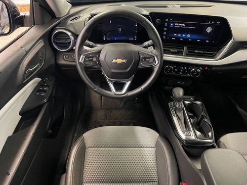 Certified 2024 Chevrolet Trax LT w/ Driver Confidence Package image 2