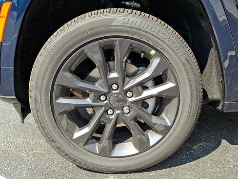 New 2026 Jeep Grand Cherokee Limited AWD/4WD image 5
