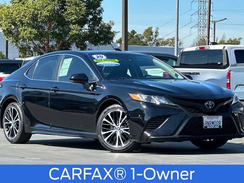 Used 2020 Toyota Camry SE image 2