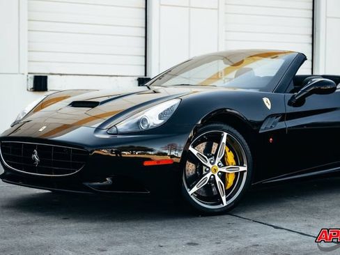 Used 2014 Ferrari California RWD image 45
