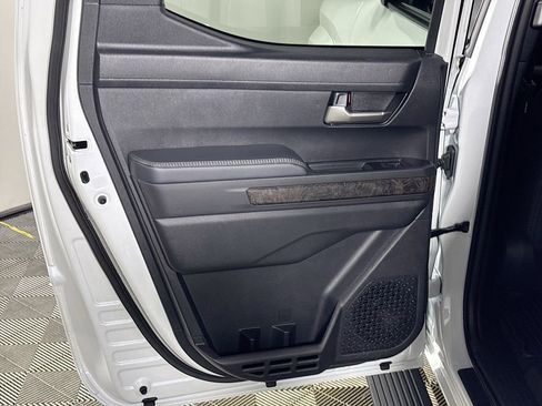 Used 2024 Toyota Tacoma Limited w/ Limited Package (LT) image 20