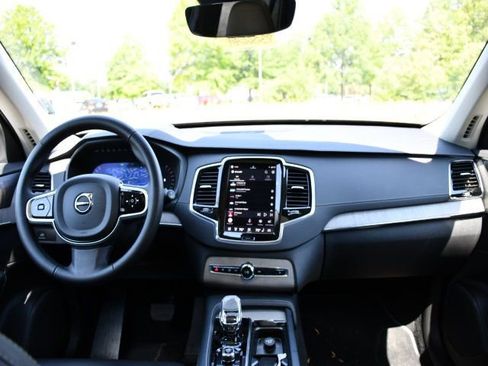 Used 2025 Volvo XC90 B6 Ultra AWD/4WD image 19
