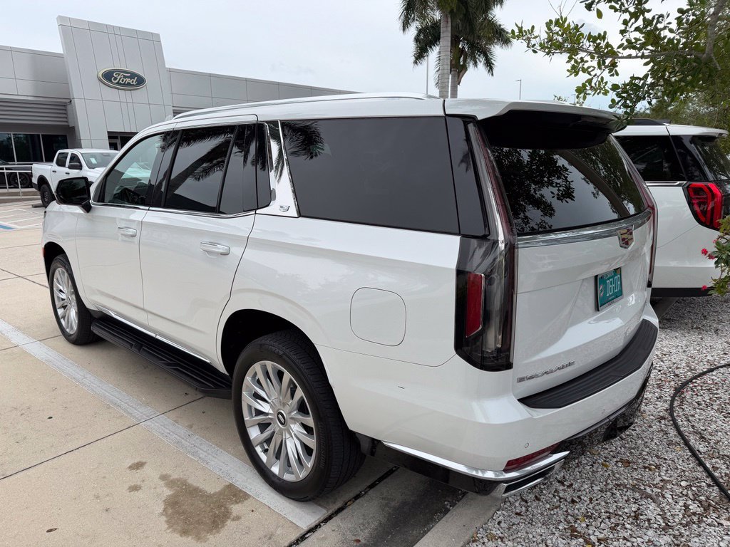 Used 2023 Cadillac Escalade Luxury RWD image 3