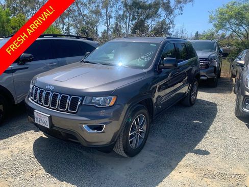 Used 2019 Jeep Grand Cherokee Laredo w/ Laredo X Package RWD image 1