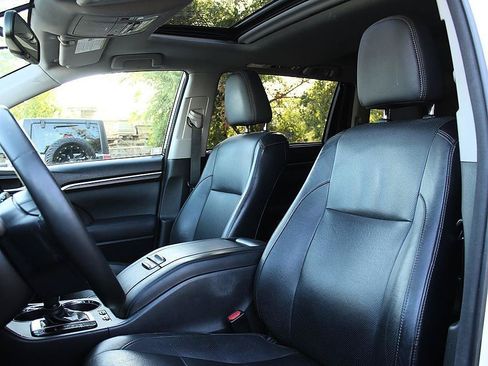Used 2015 Toyota Highlander Limited AWD/4WD image 14
