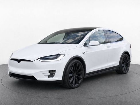 Used 2018 Tesla Model X 75D AWD/4WD image 2