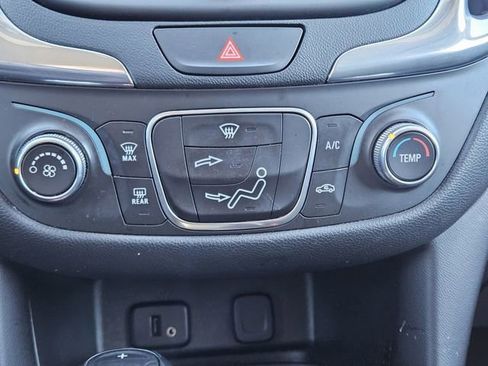 Used 2018 Chevrolet Equinox LT image 19