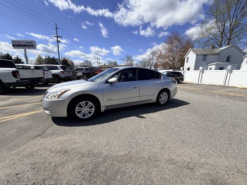 Used 2010 Nissan Altima Hybrid Sedan image 49