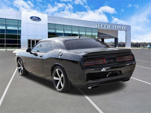 Used 2015 Dodge Challenger R/T image 2