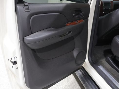 Used 2010 Chevrolet Avalanche LTZ AWD/4WD image 19
