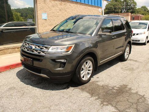 Used 2018 Ford Explorer XLT w/ Equipment Group 202A AWD/4WD image 3