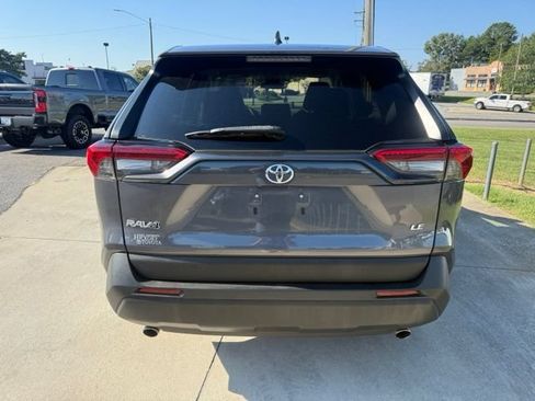 Used 2022 Toyota RAV4 LE FWD image 6