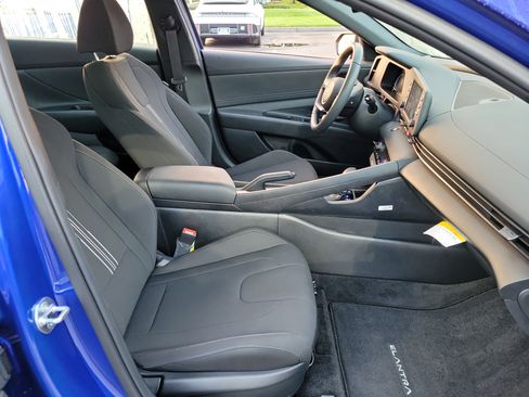 Certified 2025 Hyundai Elantra Sport w/ Cargo Package image 19