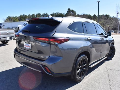 Used 2024 Toyota Highlander Limited image 9