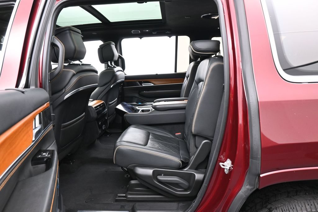 Used 2022 Jeep Grand Wagoneer Series III AWD/4WD image 38