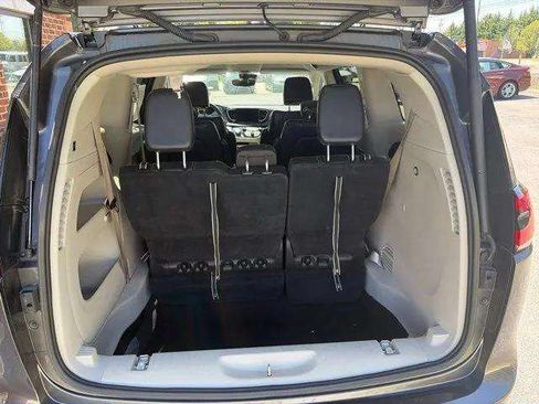 Used 2022 Chrysler Pacifica Touring-L FWD image 13