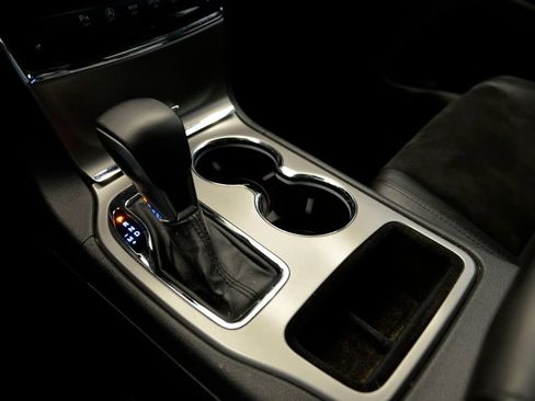 Used 2021 Jeep Grand Cherokee Laredo X image 25