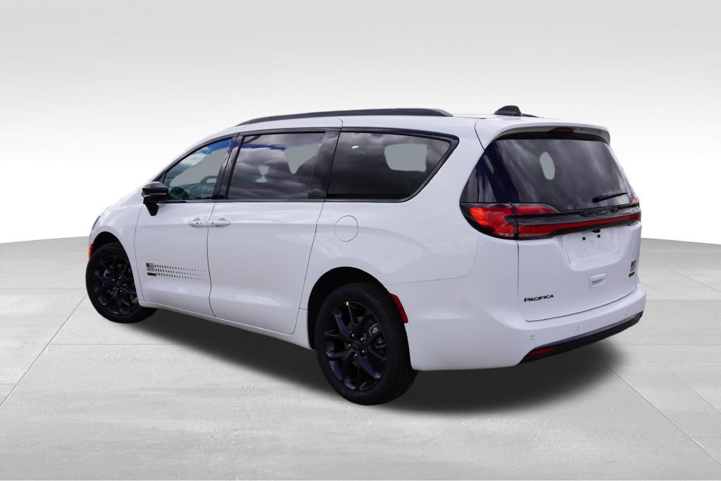 New 2027 Chrysler Pacifica Select AWD/4WD image 5