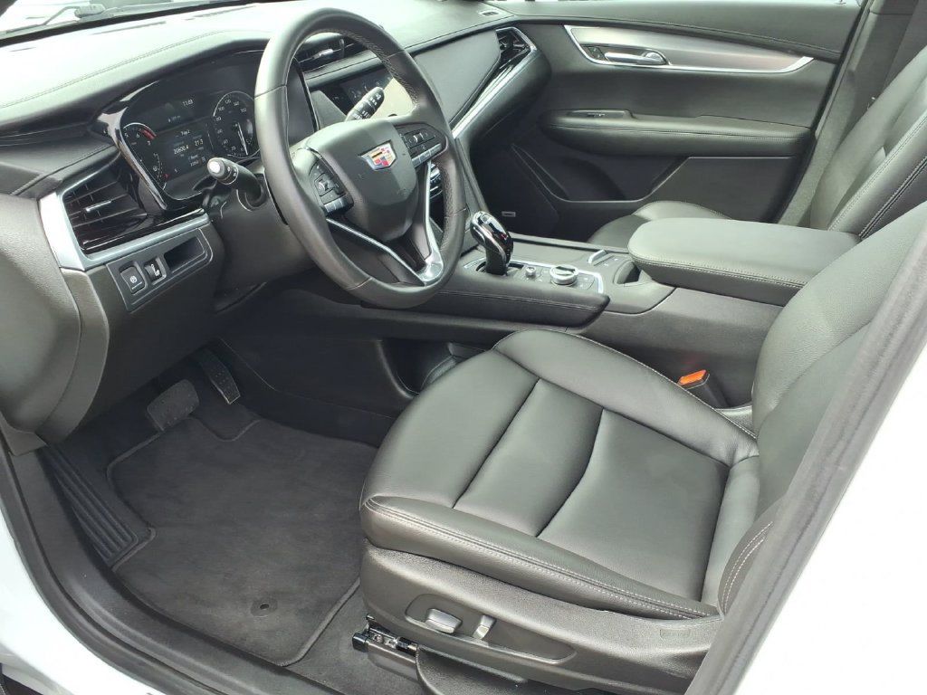 Used 2024 Cadillac XT6 Luxury AWD/4WD image 14