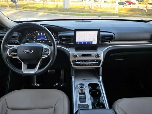Used 2021 Ford Explorer XLT w/ Equipment Group 202A image 10