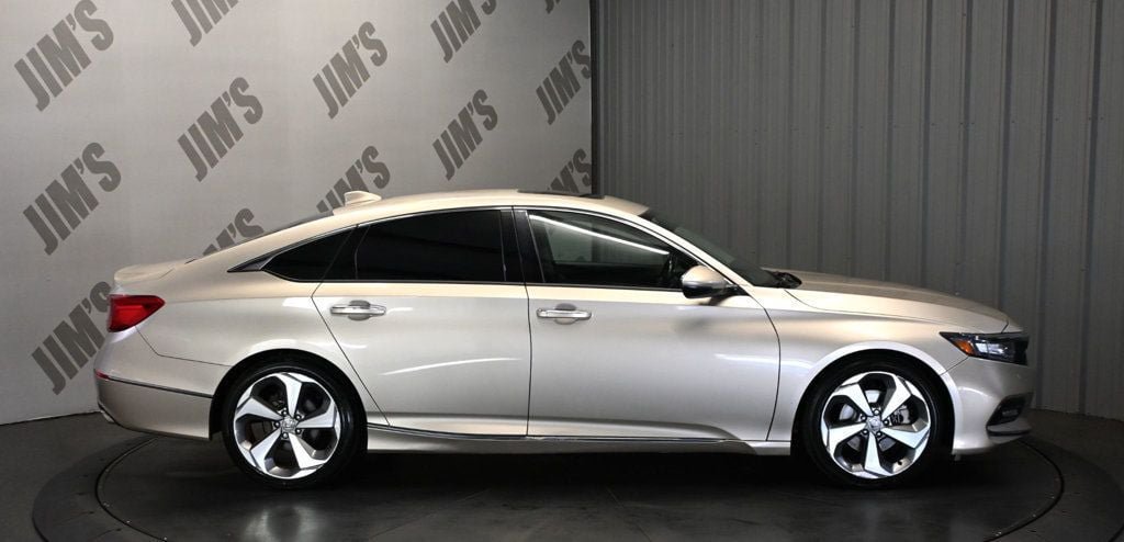 Used 2018 Honda Accord Touring image 4