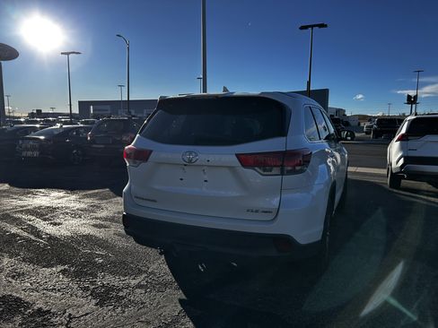 Used 2018 Toyota Highlander SE image 5