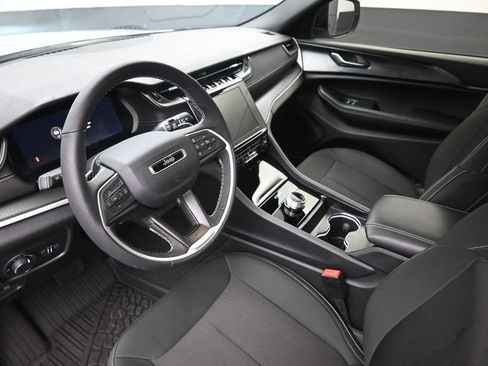 Used 2025 Jeep Grand Cherokee 4WD image 19