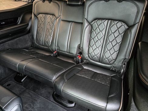 Used 2022 Jeep Grand Wagoneer Series III image 32