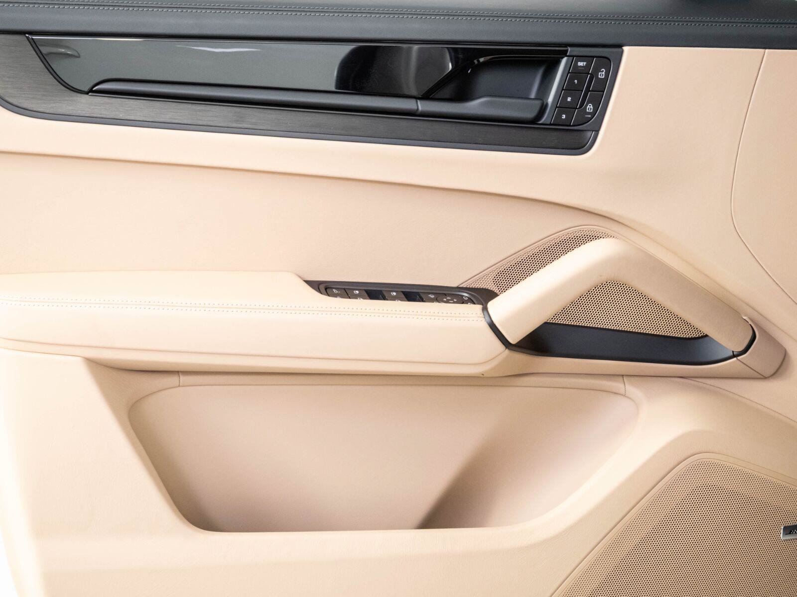 Certified 2026 Porsche Cayenne GTS AWD/4WD image 6