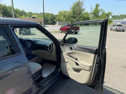 Used 2020 Kia Soul LX FWD image 29