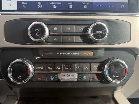 Used 2022 Ford F250 Lariat w/ Black Appearance Package image 29