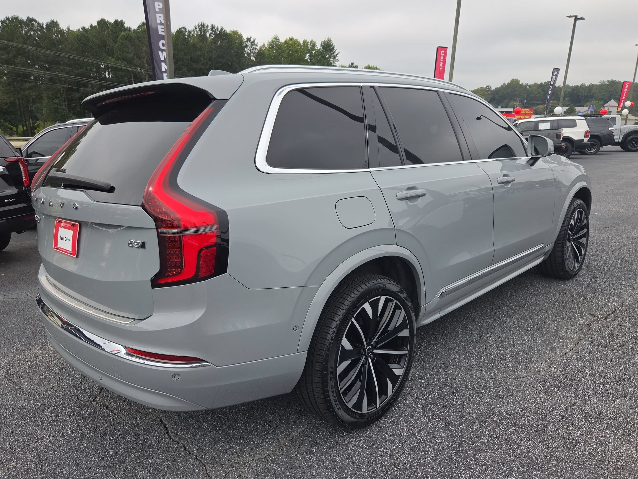 Used 2025 Volvo XC90 B5 Plus w/ Protection Package Premier AWD/4WD image 5