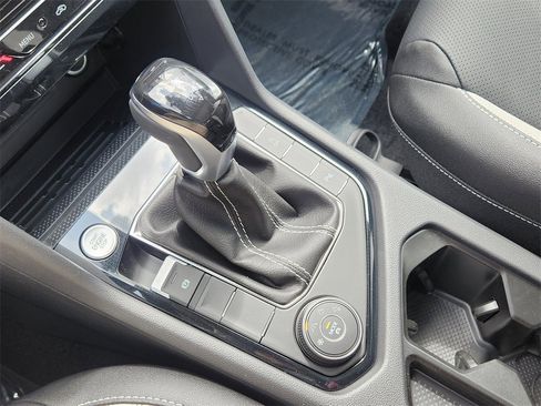 New 2025 Volkswagen Taos SEL image 16