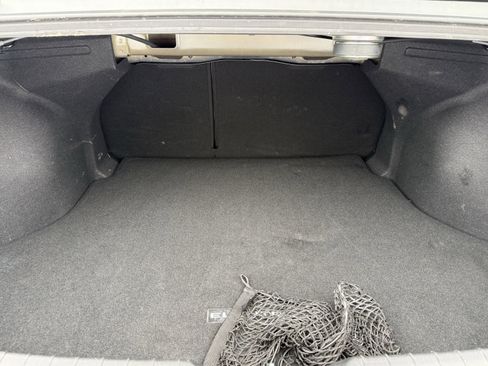 Used 2024 Hyundai Elantra Limited image 31