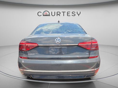 Used 2017 Volkswagen Passat 1.8T R-Line w/ R-Line Lighting Package FWD image 2