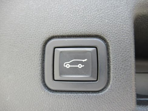 Used 2020 Chevrolet Equinox Premier FWD image 34