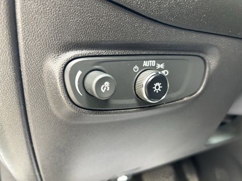 Used 2023 Chevrolet Equinox LT w/ Driver Convenience Package image 15