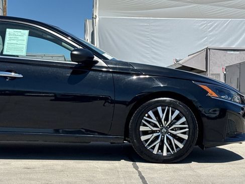 Used 2025 Nissan Altima 2.5 SV FWD image 34
